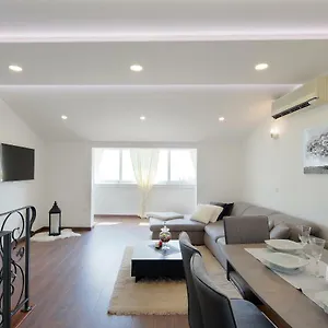 https://lux-seaview-apartment-poljane.in-istria.net
